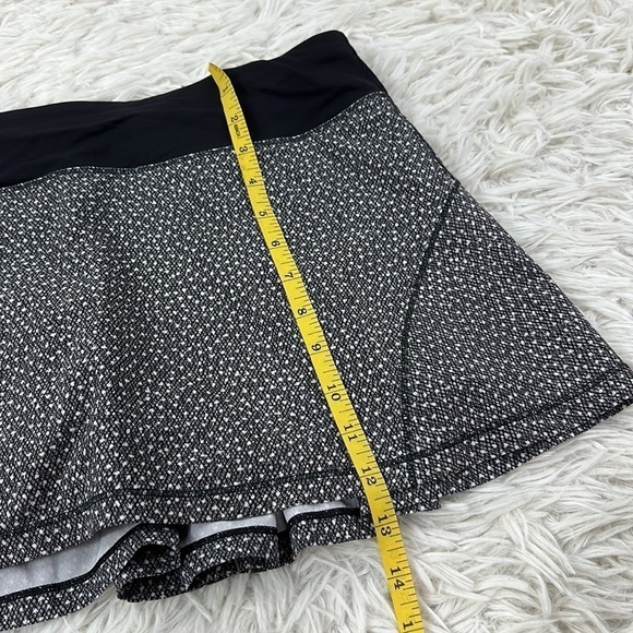 Lululemon Circuit Breaker Skirt (Regular) (13") Frozen Fizz White Black / Black - Picture 2 of 7